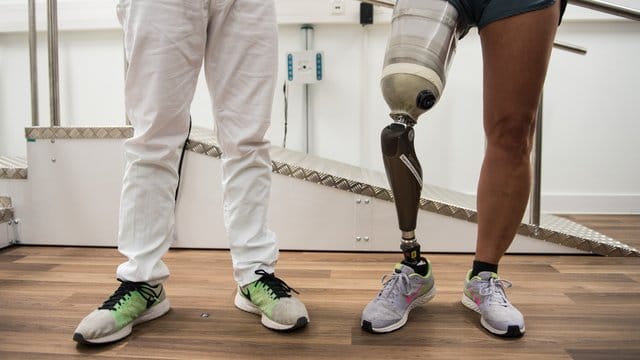 Hightech Prothese nach Amputation Hightech Prothese nach Amputation