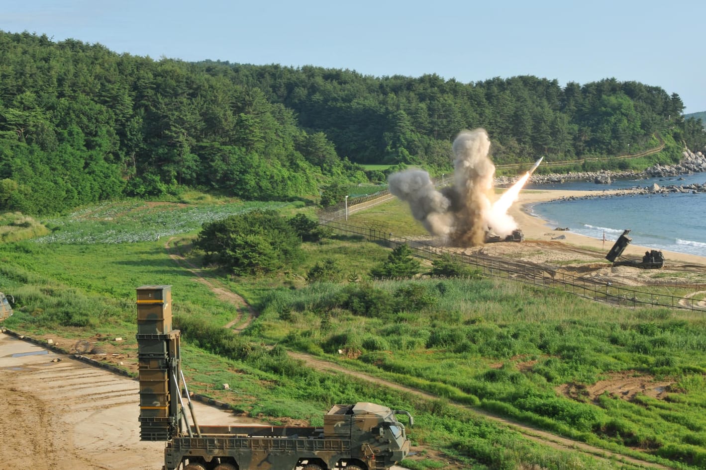 Der Konflikt zwischen den USA, Südkorea und Nordkorea droht zu eskalieren. Als Antwort auf Pjöngjangs Test einer Interkontinentalrakete halten die USA und Südkorea am Tag danach eine Militärübung ab.