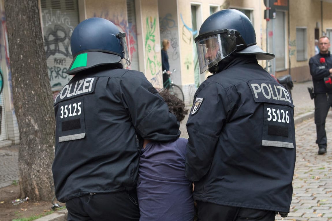 Die Partypolizisten aus Hamburg sind jetzt wieder in Berlin im Einsatz.