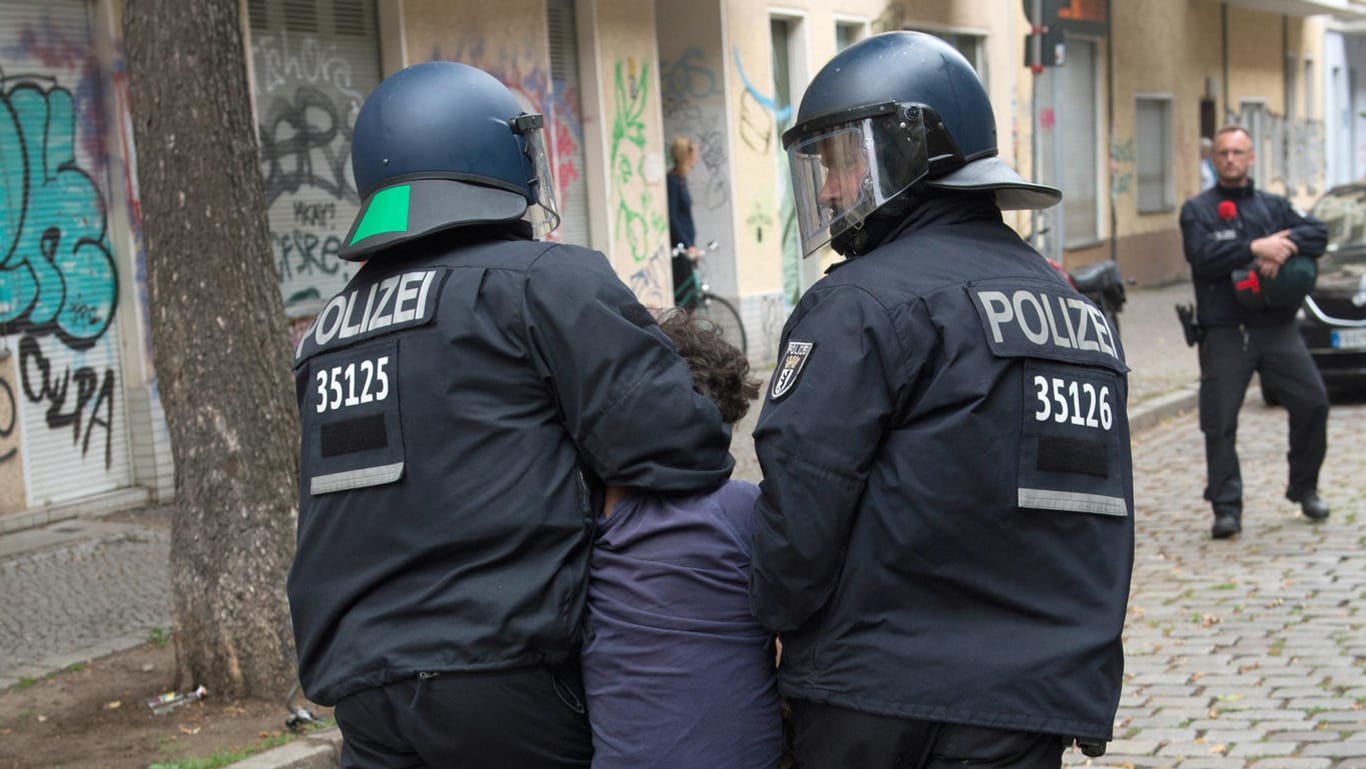 Die Partypolizisten aus Hamburg sind jetzt wieder in Berlin im Einsatz.