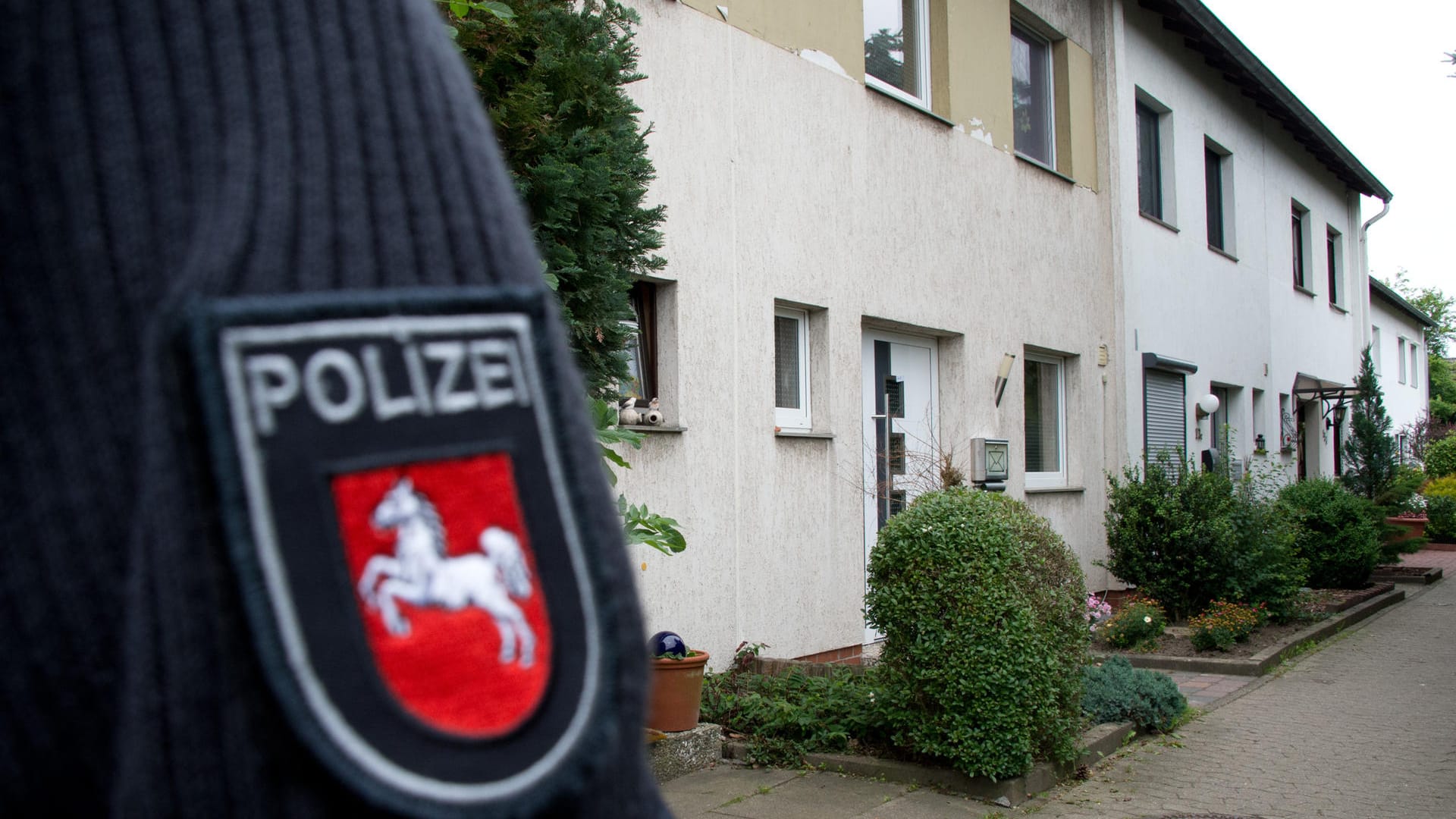 Ein terroristischer Hintergrund wurde von der Polizei ausgeschlossen. Ein terroristischer Hintergrund wurde von der Polizei ausgeschlossen.