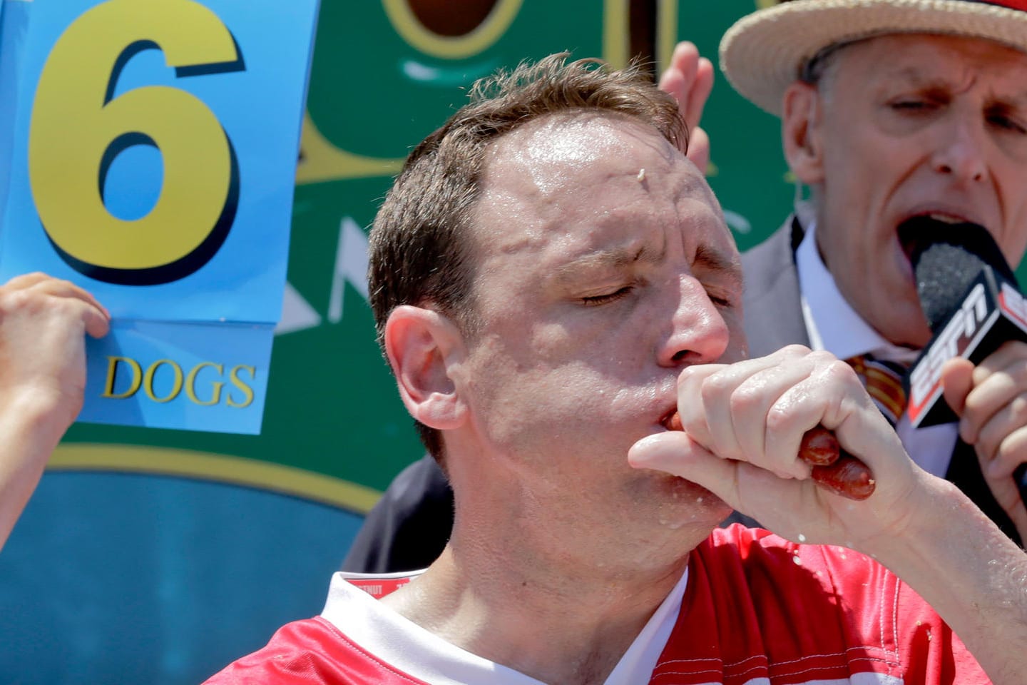 Joey Chestnut nimmt sich selbst nicht sonderlich ernst; er sei einfach ein albernen Typ, der gerne isst.