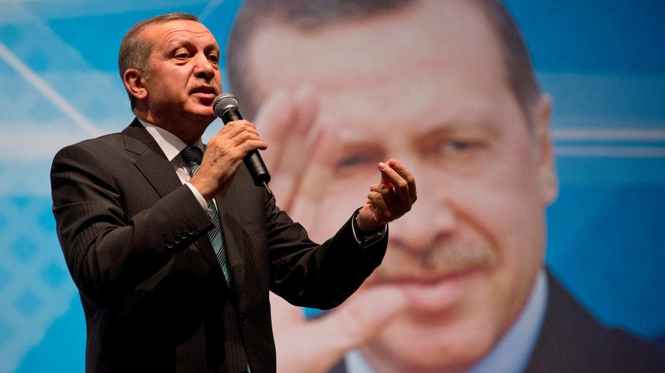 Die Bundesregierung hat einen öffentlichen Auftritts des türkischen Präsidenten Recep Tayyip Erdogan vor seinen Landsleuten in Deutschland untersagt.