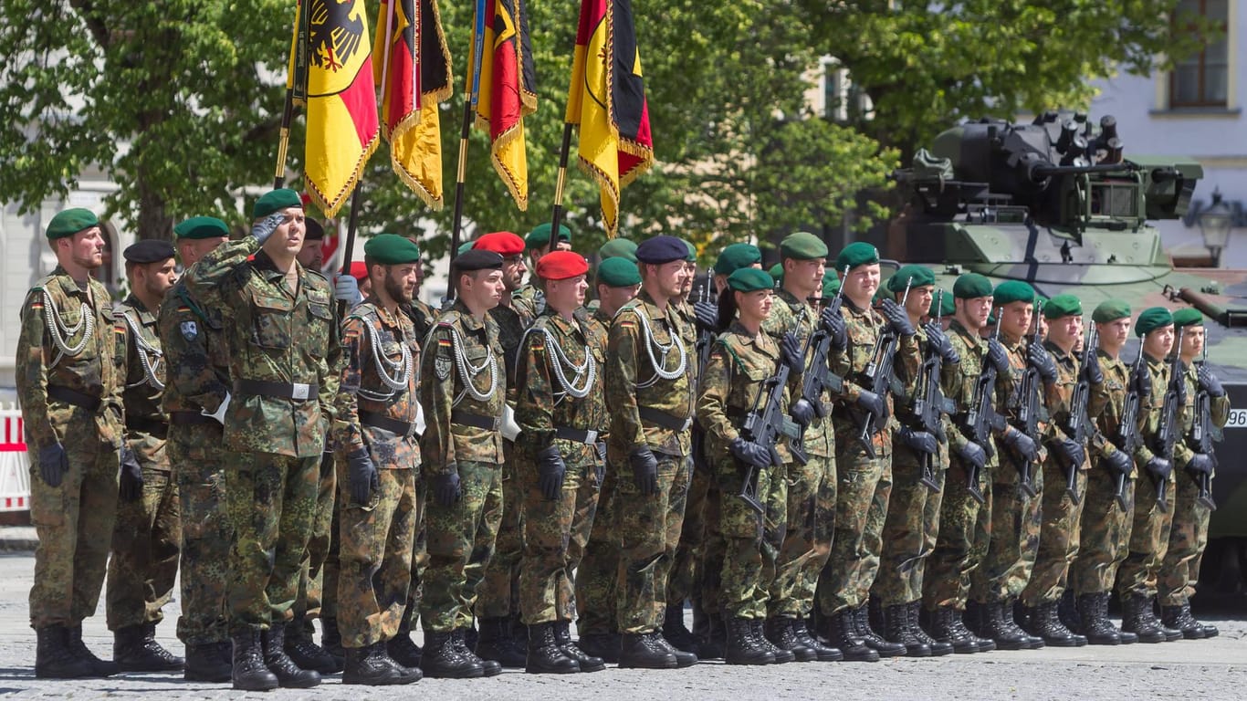 Auf Grund der erwarteten Proteste rund um den G20-Gipfel reagiert die Bundeswehr nun auf die besondere Gefahr von Übergriffen gegenüber Soldaten in Uniform.
