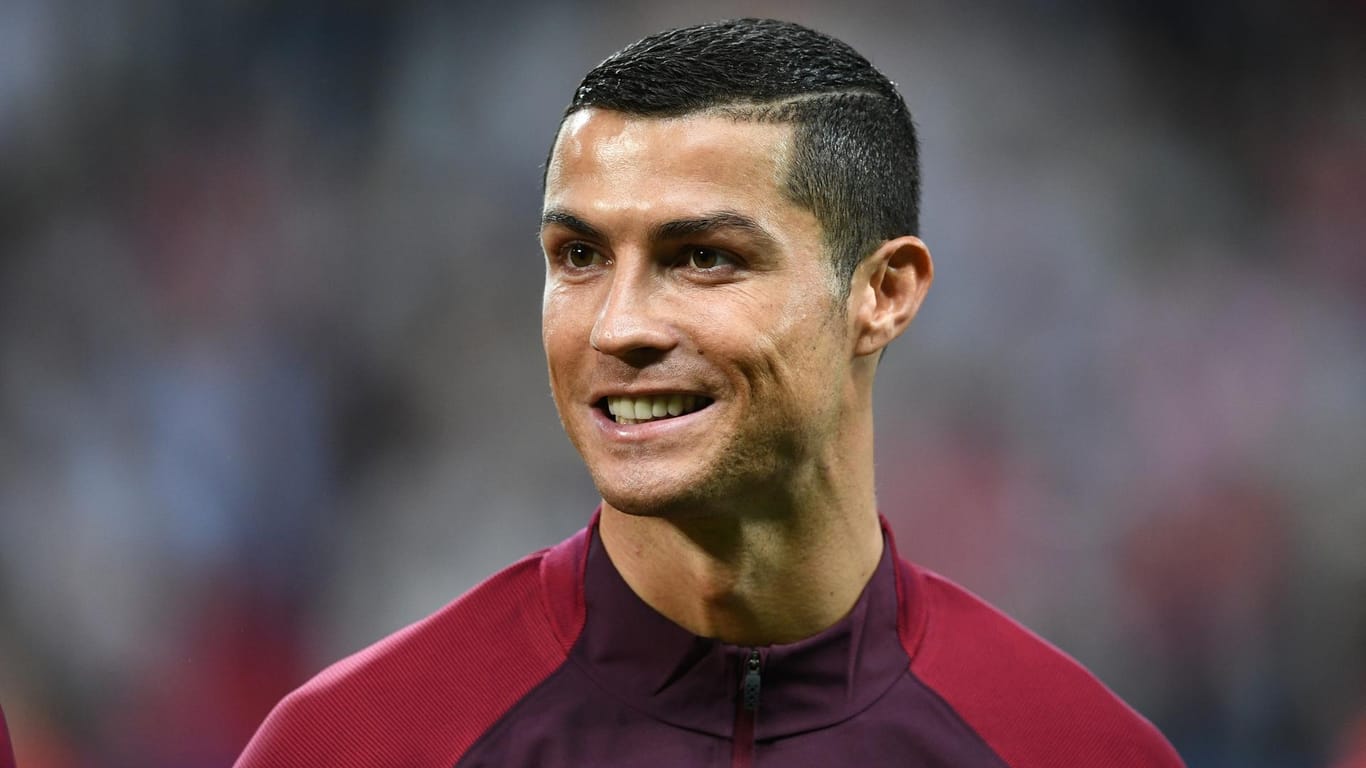 Cristiano Ronaldo tauscht Rasen gegen Windeln.