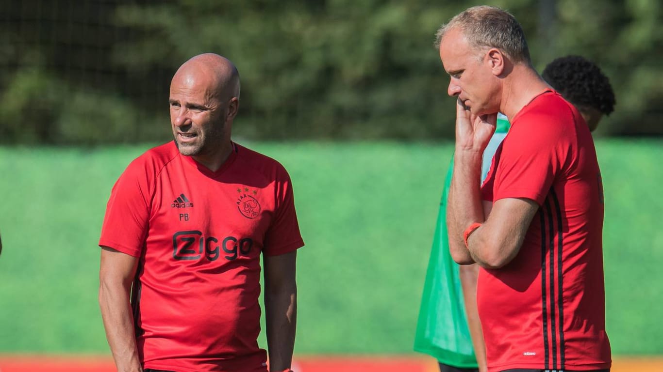 Peter Bosz und Dennis Bergkamp arbeiteten bei Ajax Amsterdam zusammen.