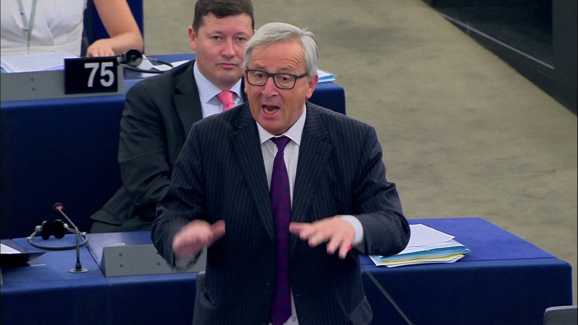 Juncker entschuldigte sich für folgende Aussage im Europaparlament: "Das Europaparlament ist lächerlich, sehr lächerlich." Juncker entschuldigte sich für folgende Aussage im Europaparlament: "Das Europaparlament ist lächerlich, sehr lächerlich."