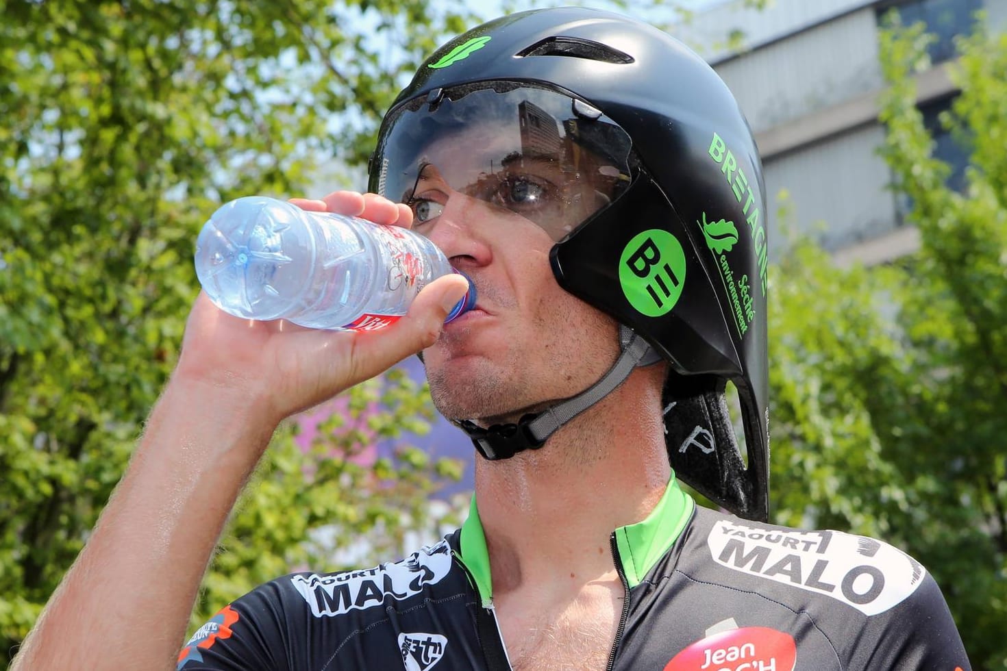 Bis zu neun Liter am Tag müssen die Radsportler, hier Pierre-Luc Perichon, konsumieren.