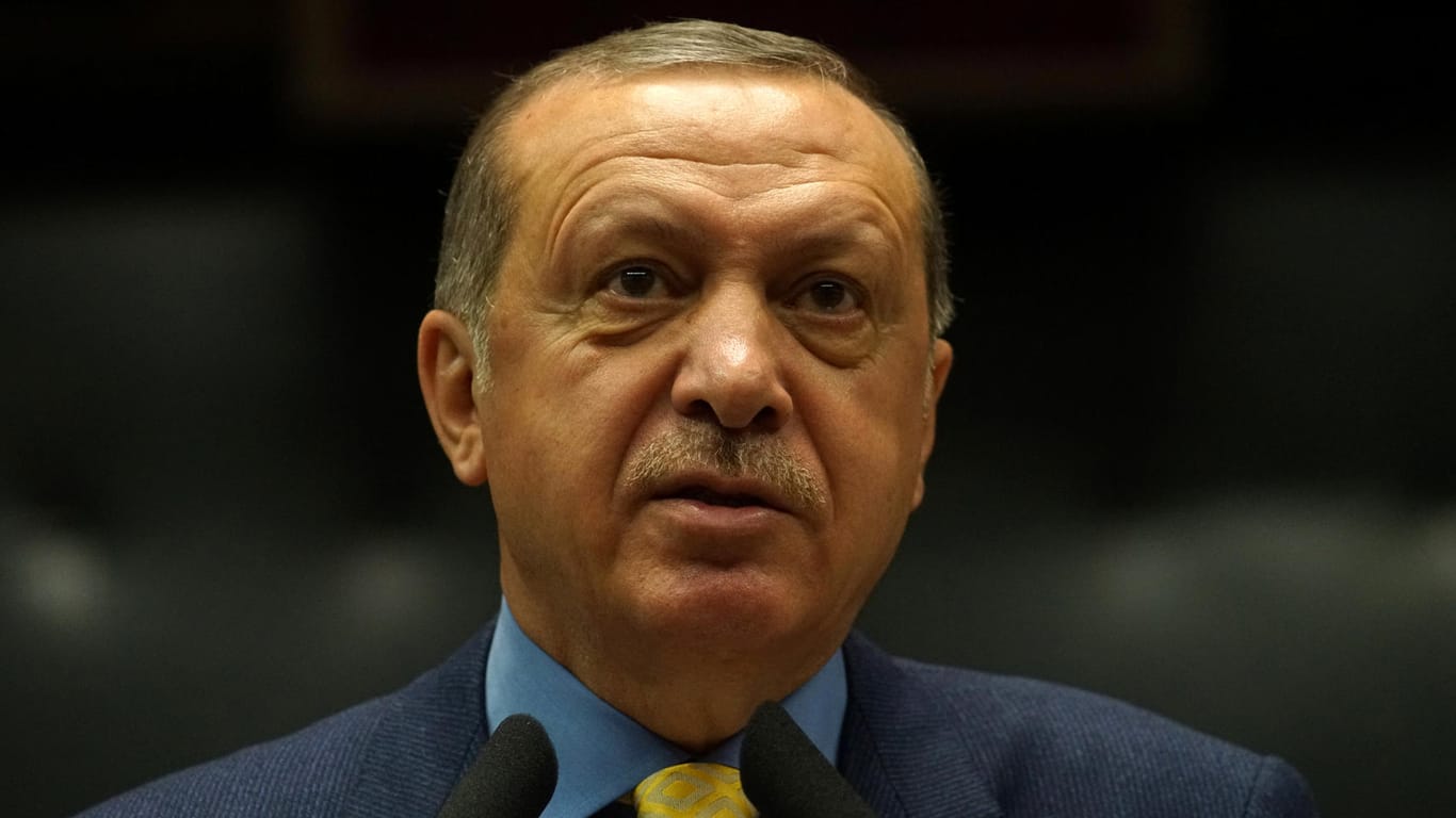 Der türkische Präsident hat im Vorfeld des G20-Gipfels seine "Nazi-Vorwürfe" gegenüber der deutschen Regierung verteidigt. Ein Grund nicht zum G20-Gipfel zu kommen, ist das jedoch nicht.