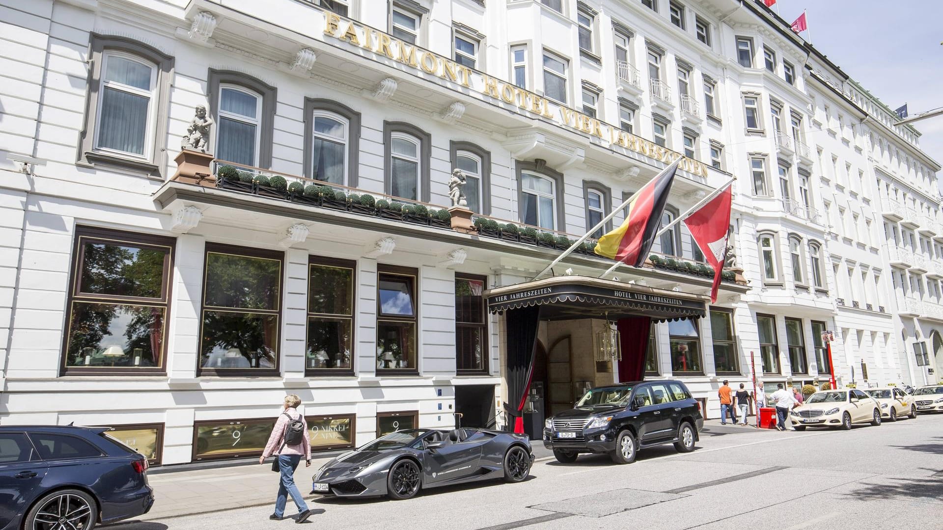 Das Hotel Vier Jahreszeiten in Hamburg. Saudi-Arabiens König Salman sollte hier während des G20-Gipfels übernachten.