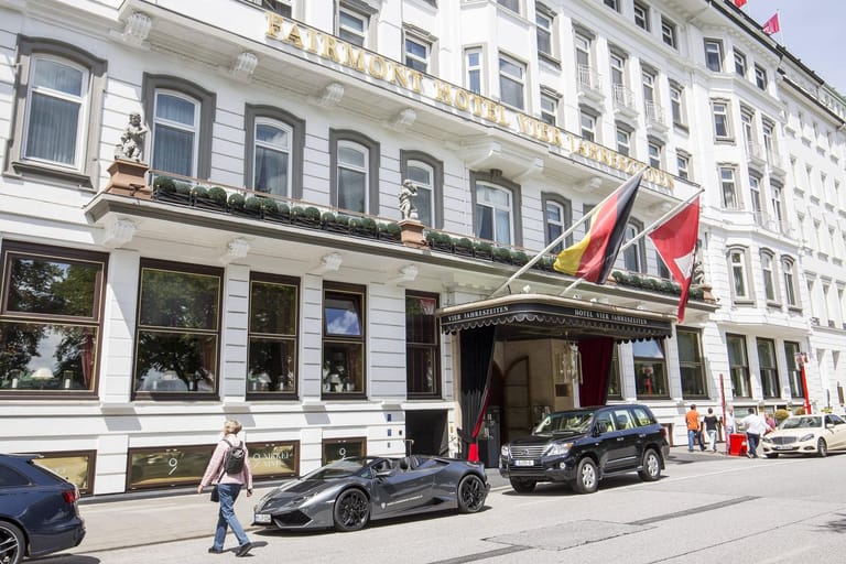 Das Hotel Vier Jahreszeiten in Hamburg. Saudi-Arabiens König Salman sollte hier während des G20-Gipfels übernachten.
