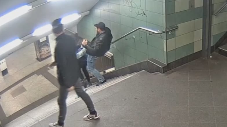 Eine Überwachungskamera filmte den brutalen Angriff. Die Aufnahmen sorgten bundesweit für Entsetzen. Eine Überwachungskamera filmte den brutalen Angriff. Die Aufnahmen sorgten bundesweit für Entsetzen.