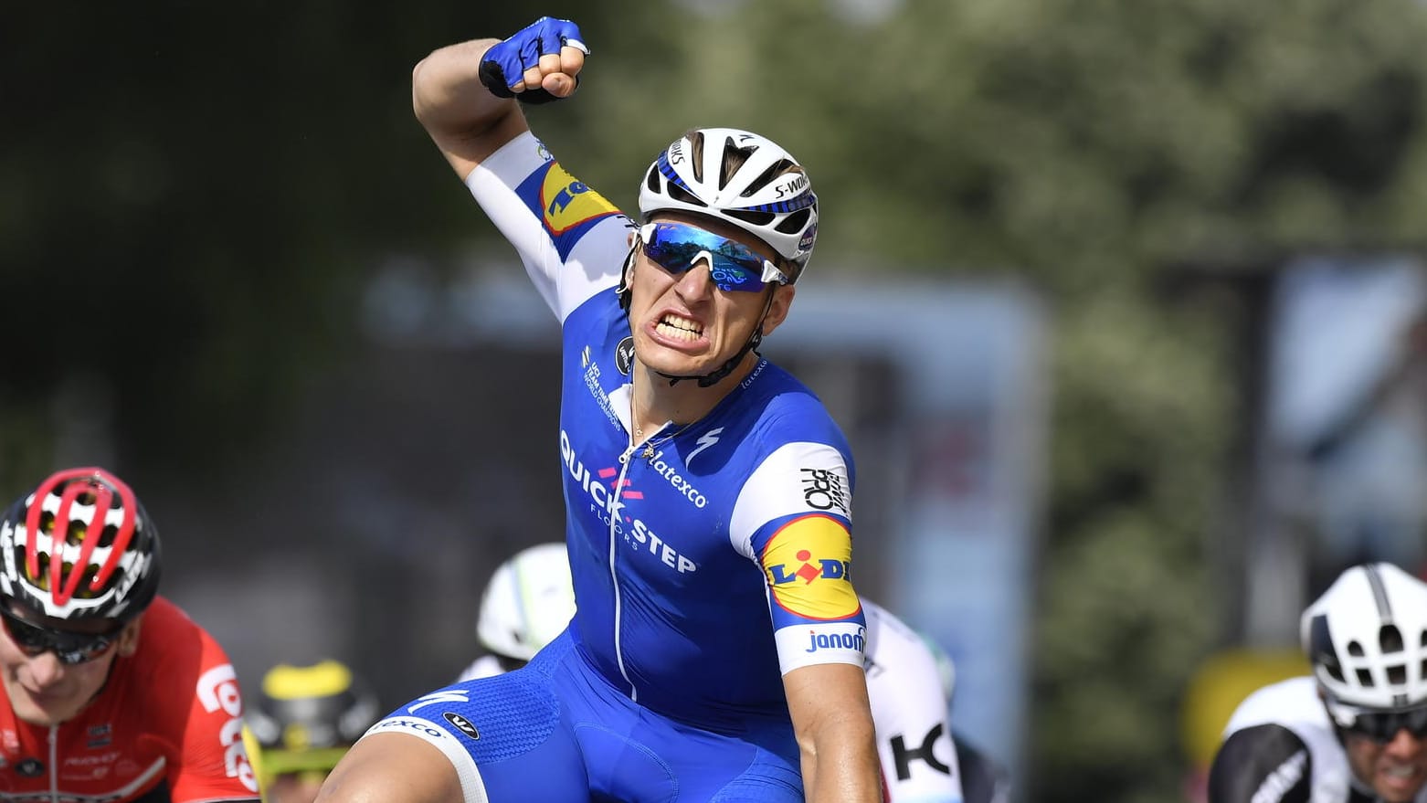 Der Deutsche Marcel Kittel vom Quick-Step Floors Team jubelt nach seinem Sieg in der 6. Etappe.