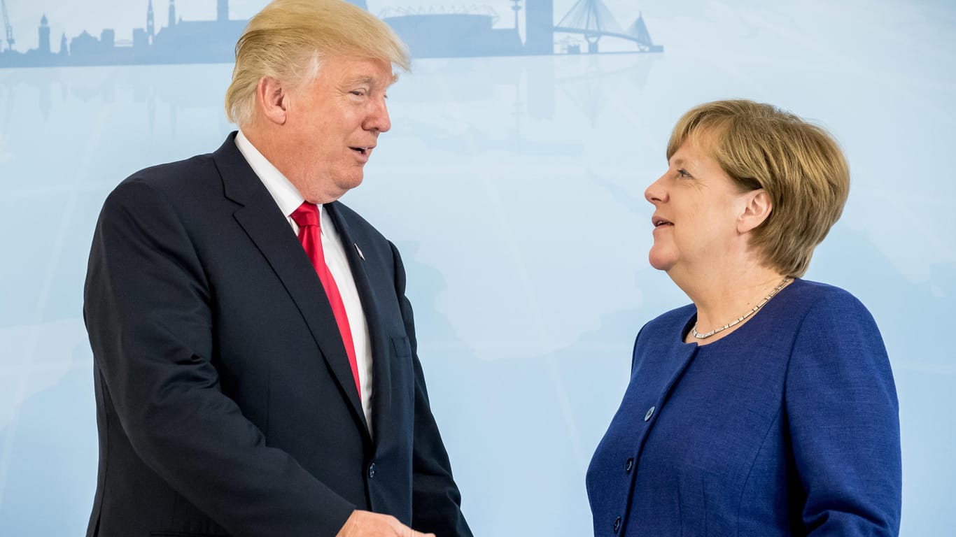 Bundeskanzlerin Angela Merkel begrüßt in Hamburg vor Beginn des G20-Gipfels US-Präsident Donald Trump.