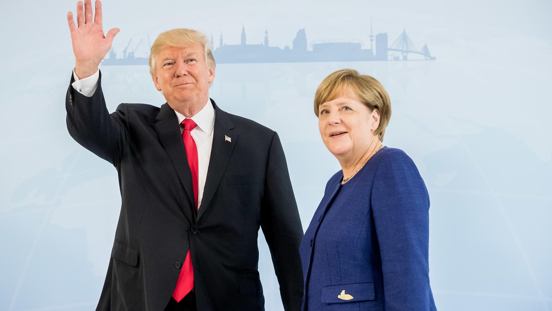 Bundeskanzlerin Angela Merkel begrüßt in Hamburg vor Beginn des G20-Gipfels US-Präsident Donald Trump.