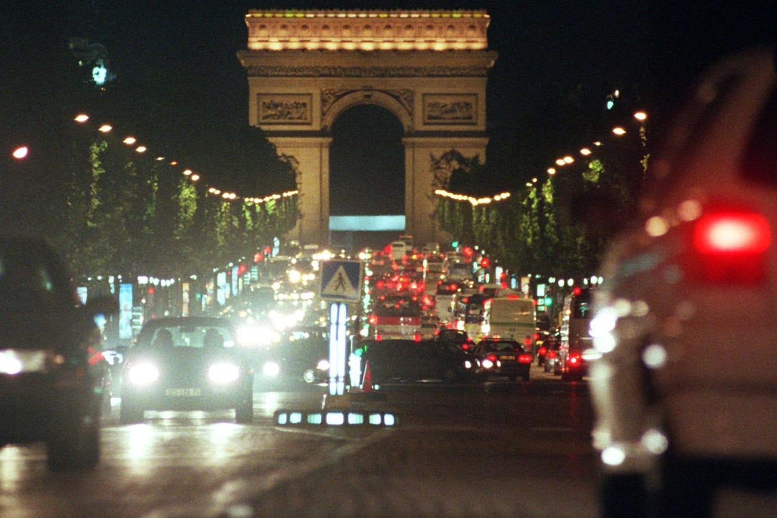 In Frankreich sollen reine Diesel und Benziner nur noch bis zum Jahr 2040 verkauft werden dürfen.