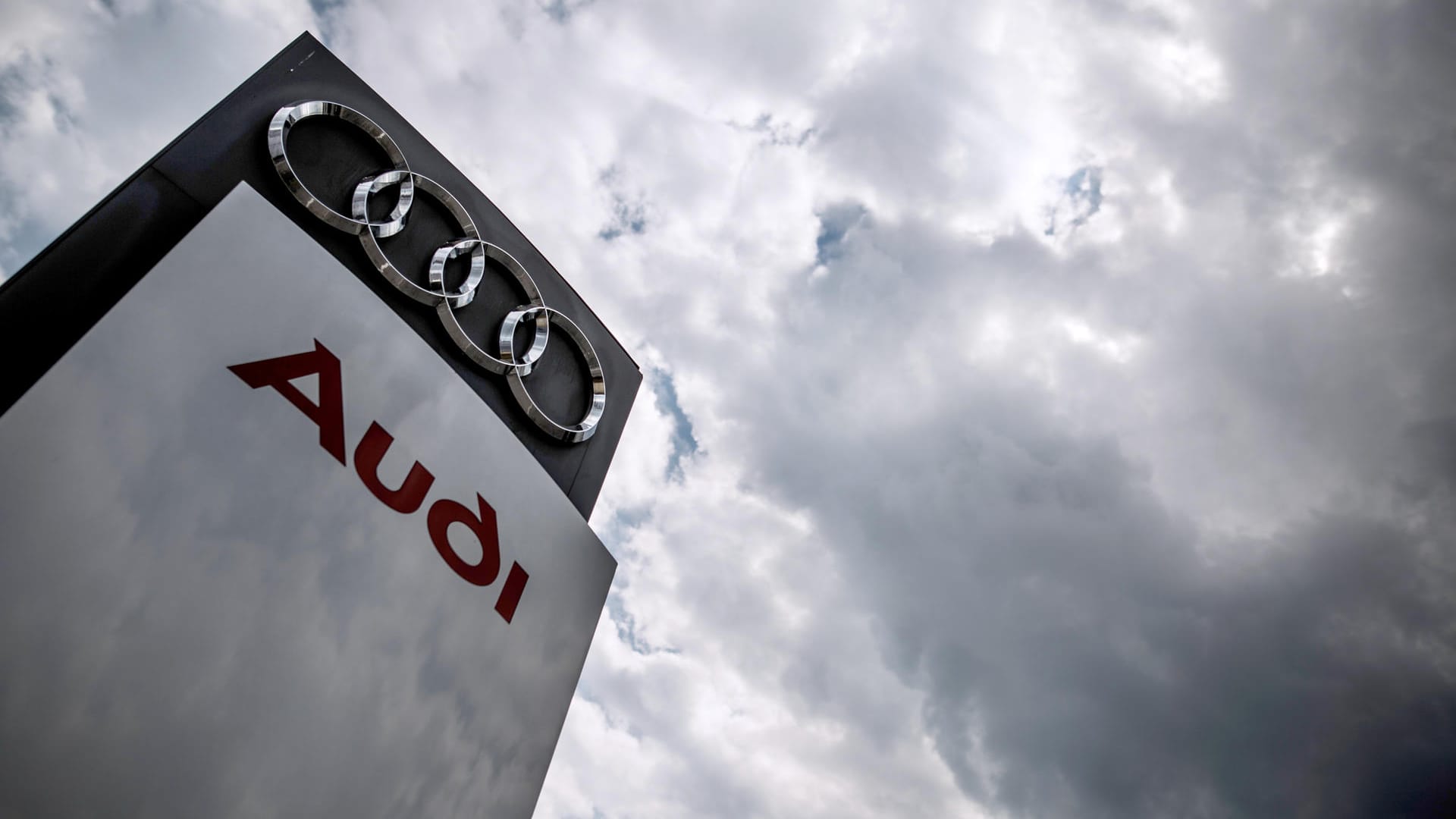 Die Münchner Staatsanwaltschaft hat einen in Deutschland und den USA wegen Betrug angeklagten Ex-Audi-Manager festnehmen lassen. (Symbolbild) Die Münchner Staatsanwaltschaft hat einen in Deutschland und den USA wegen Betrug angeklagten Ex-Audi-Manager festnehmen lassen. (Symbolbild)