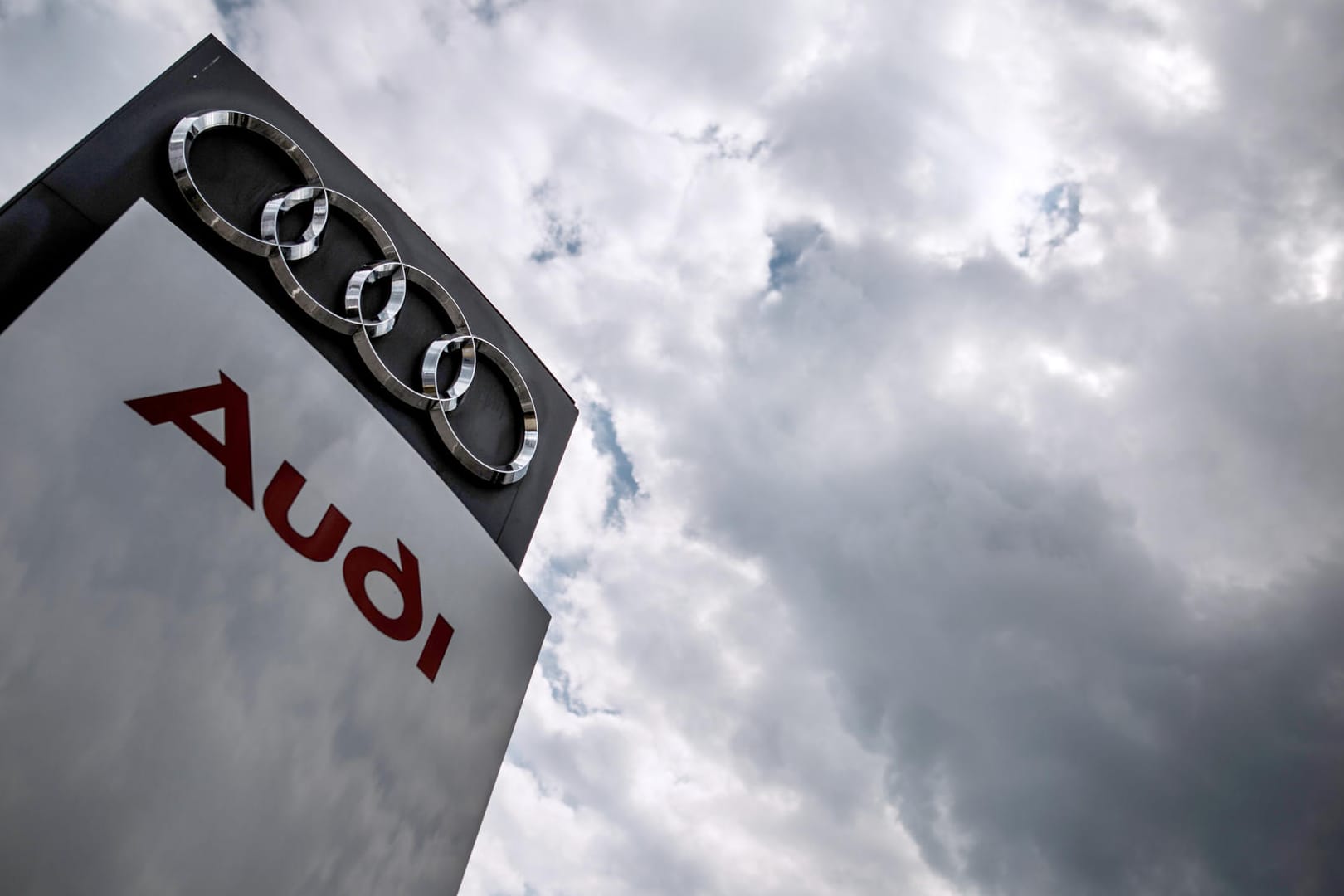 Die Münchner Staatsanwaltschaft hat einen in Deutschland und den USA wegen Betrug angeklagten Ex-Audi-Manager festnehmen lassen. (Symbolbild)