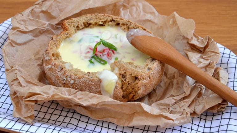 Einfach selbstgemacht: Brötchen mit flüssiger Käsefüllung