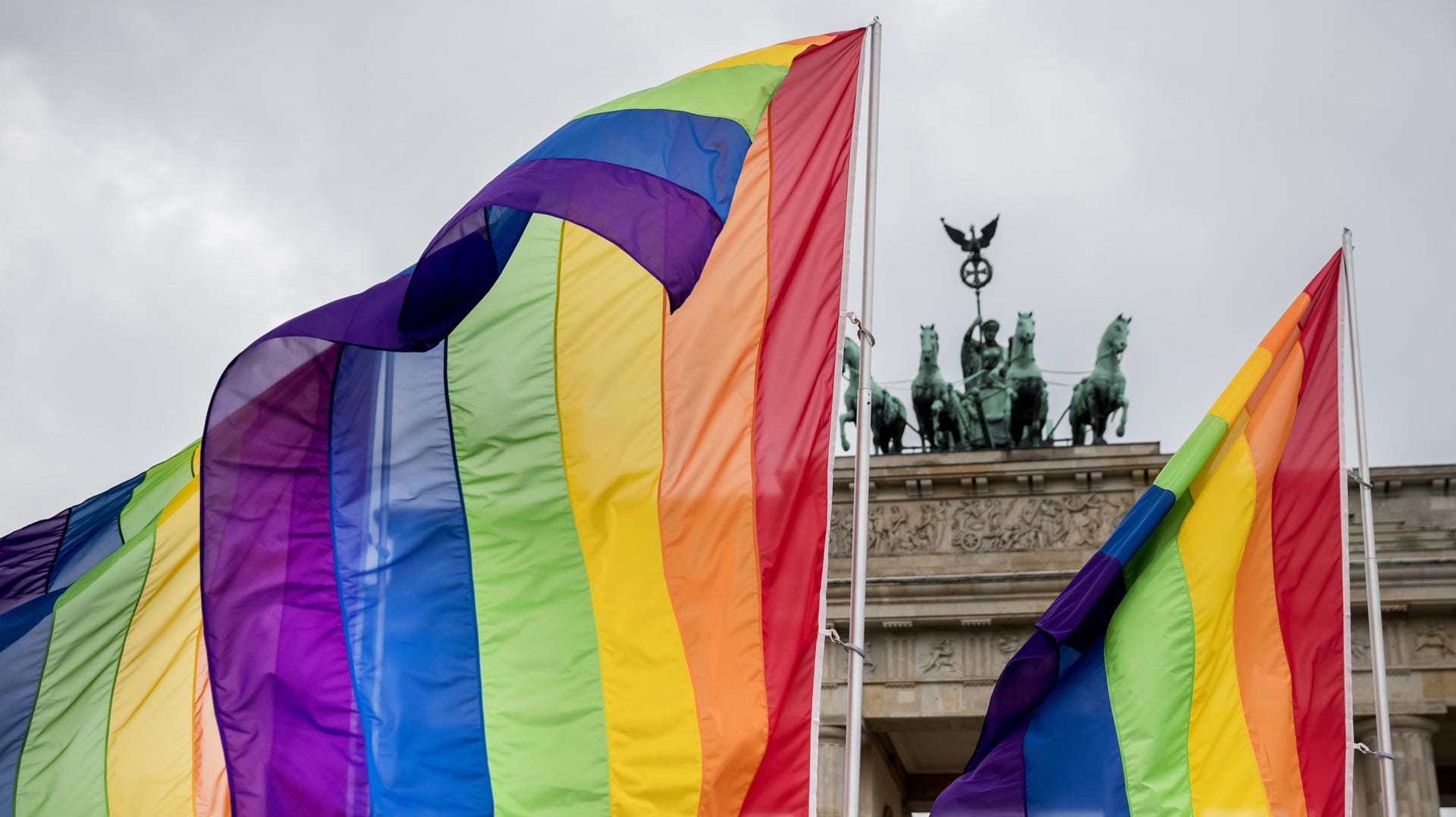 Die Ehe für alle hat die letzte parlamentarische Hürde im Bundesrat genommen.