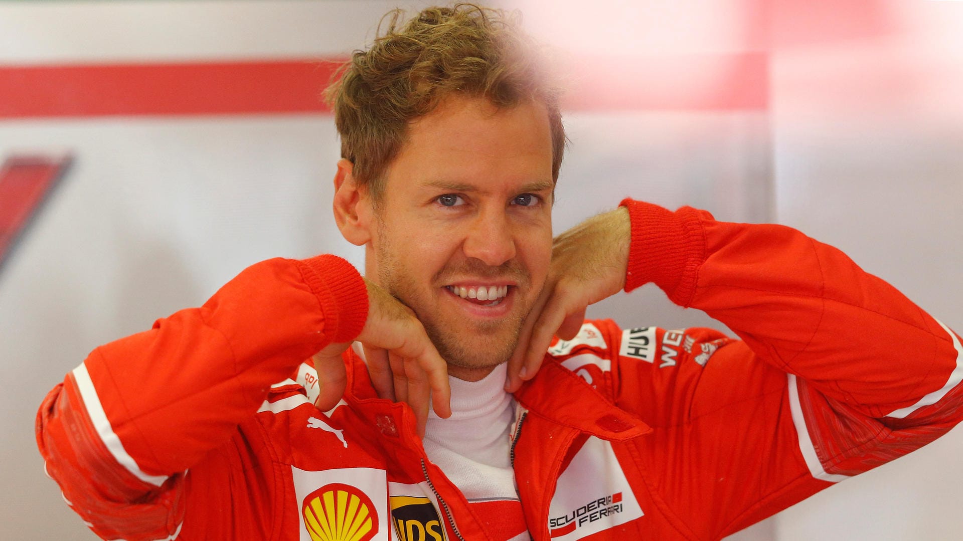 Sebastian Vettel hat in der letzten Trainings-Session ein Ausrufezeichen gesetzt und die Mercedes-Piloten Hamilton und Bottas hinter sich gelassen. Sebastian Vettel hat in der letzten Trainings-Session ein Ausrufezeichen gesetzt und die Mercedes-Piloten Hamilton und Bottas hinter sich gelassen.