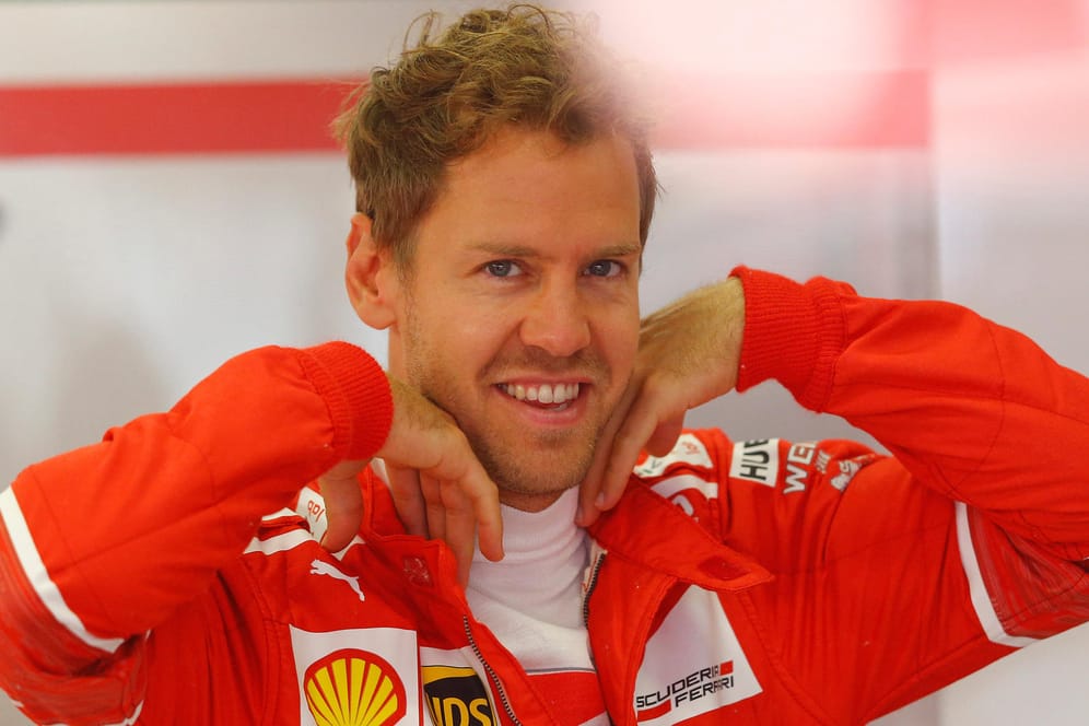 Sebastian Vettel hat in der letzten Trainings-Session ein Ausrufezeichen gesetzt und die Mercedes-Piloten Hamilton und Bottas hinter sich gelassen.
