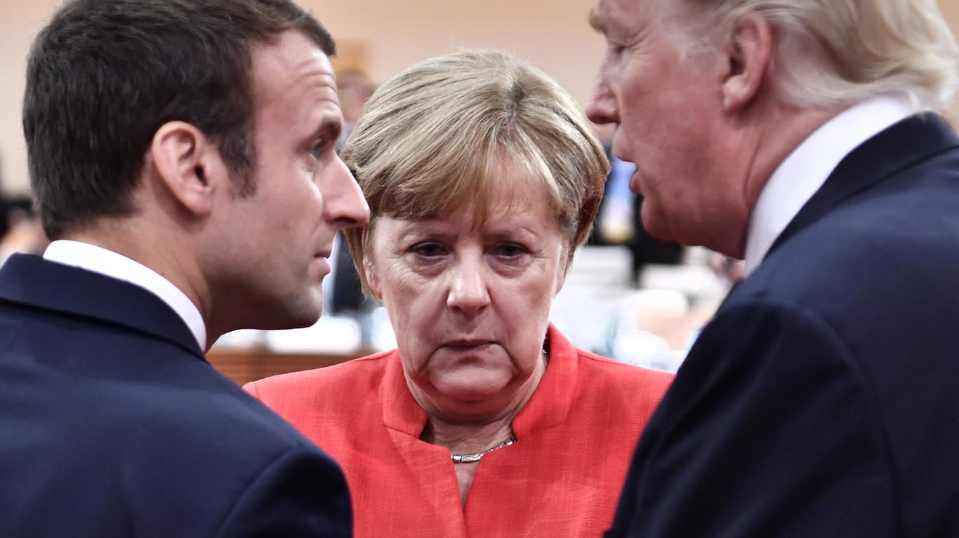 Der französische Präsident Emmanuel Macron (l-r), Bundeskanzlerin Angela Merkel und der US-amerikanische Präsident Donald Trump beim G20-Gipfel.
