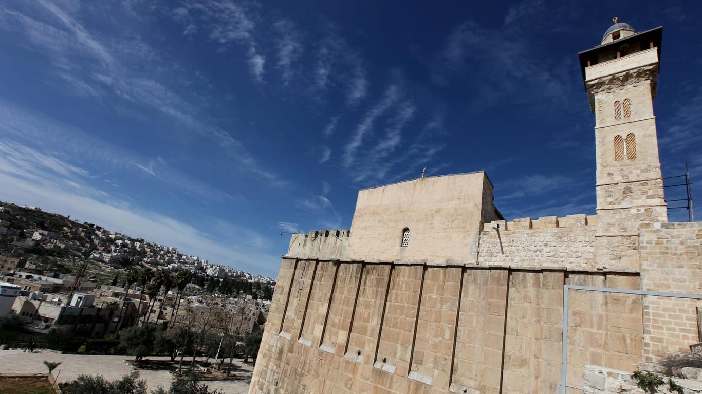 In den Patriarchengräber in Hebron sollen sich der Tradition zufolge die Ruhestätten der drei Erzväter Abraham, Isaak, Jakob und ihrer Frauen befinden.
