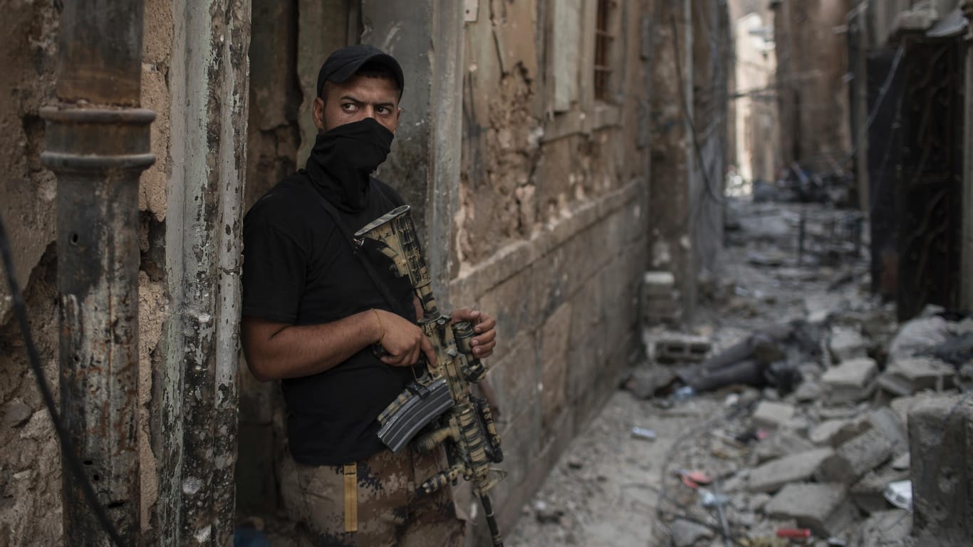 Iraks Sicherheitskräfte stehen nach eigenen Angaben kurz davor, die IS-Hochburg Mossul vollständig einzunehmen.
