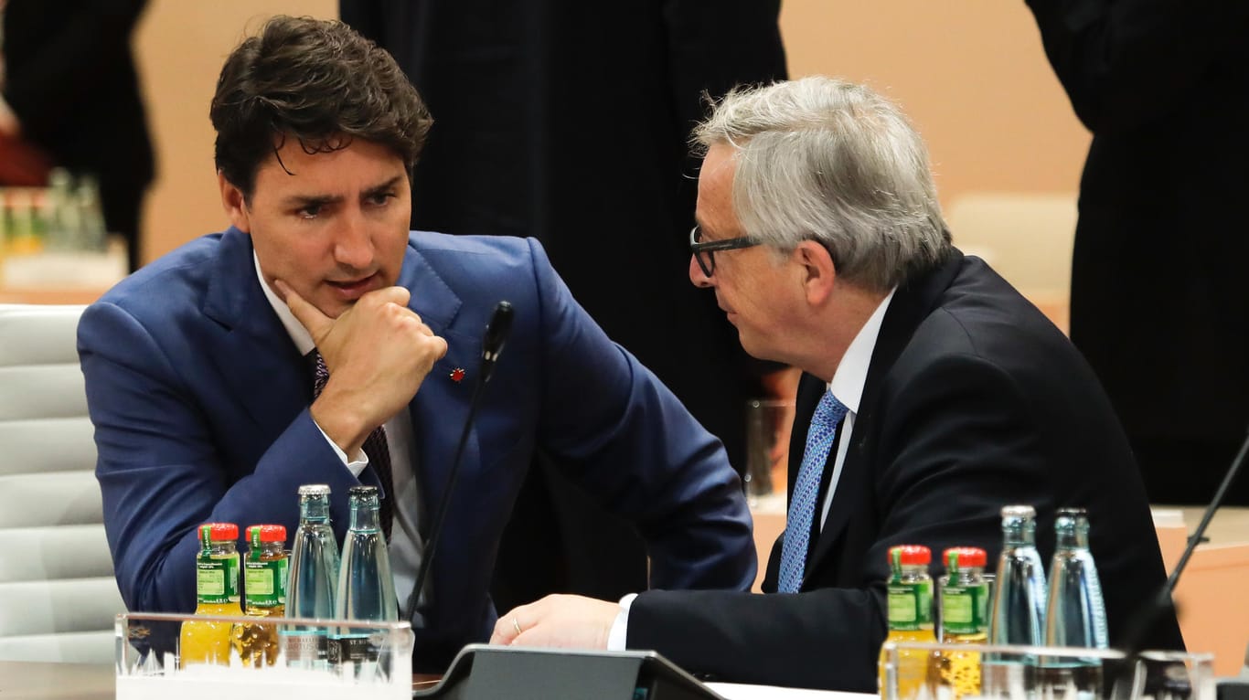 Trudeau (l.) und Juncker (r.) haben sich auf ein Datum für die Ceta-Umsetzung geeinigt.