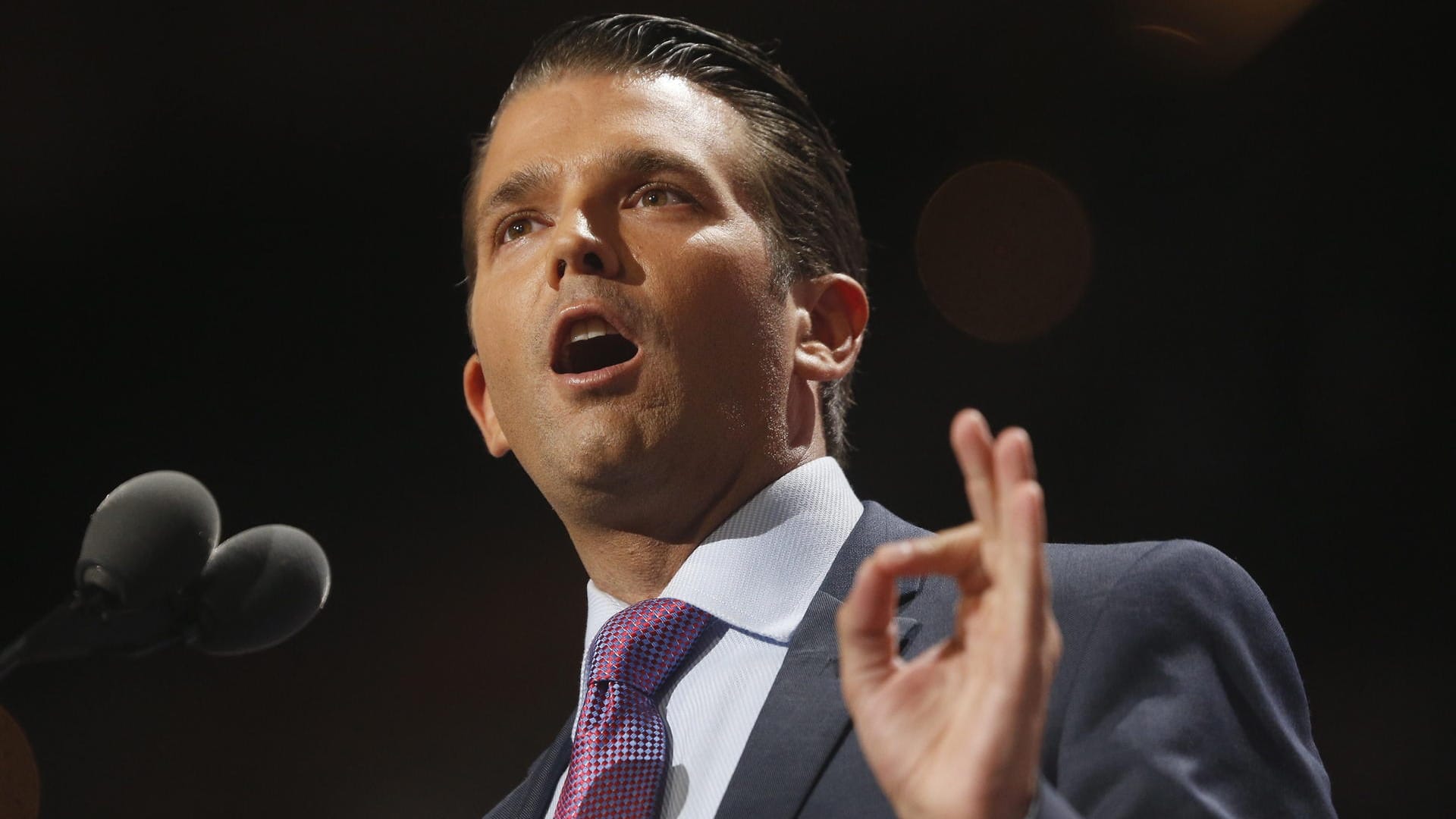 Nun steht auch Donald Trump Jr. im Verdacht in der Russland-Affäre seines Vaters, des US-Präsidenten, involviert zu sein. Nun steht auch Donald Trump Jr. im Verdacht in der Russland-Affäre seines Vaters, des US-Präsidenten, involviert zu sein.