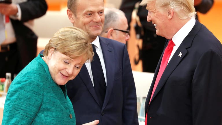 Kanzlerin Angela Merkel ist mit dem Verlauf und den Beschlüssen des G20-Gipfels in Hamburg zufrieden. Auch US-Präsident Trump und UN-Generalsekretär Guterres äußerten sich positiv zu den erreichten Beschlüssen.