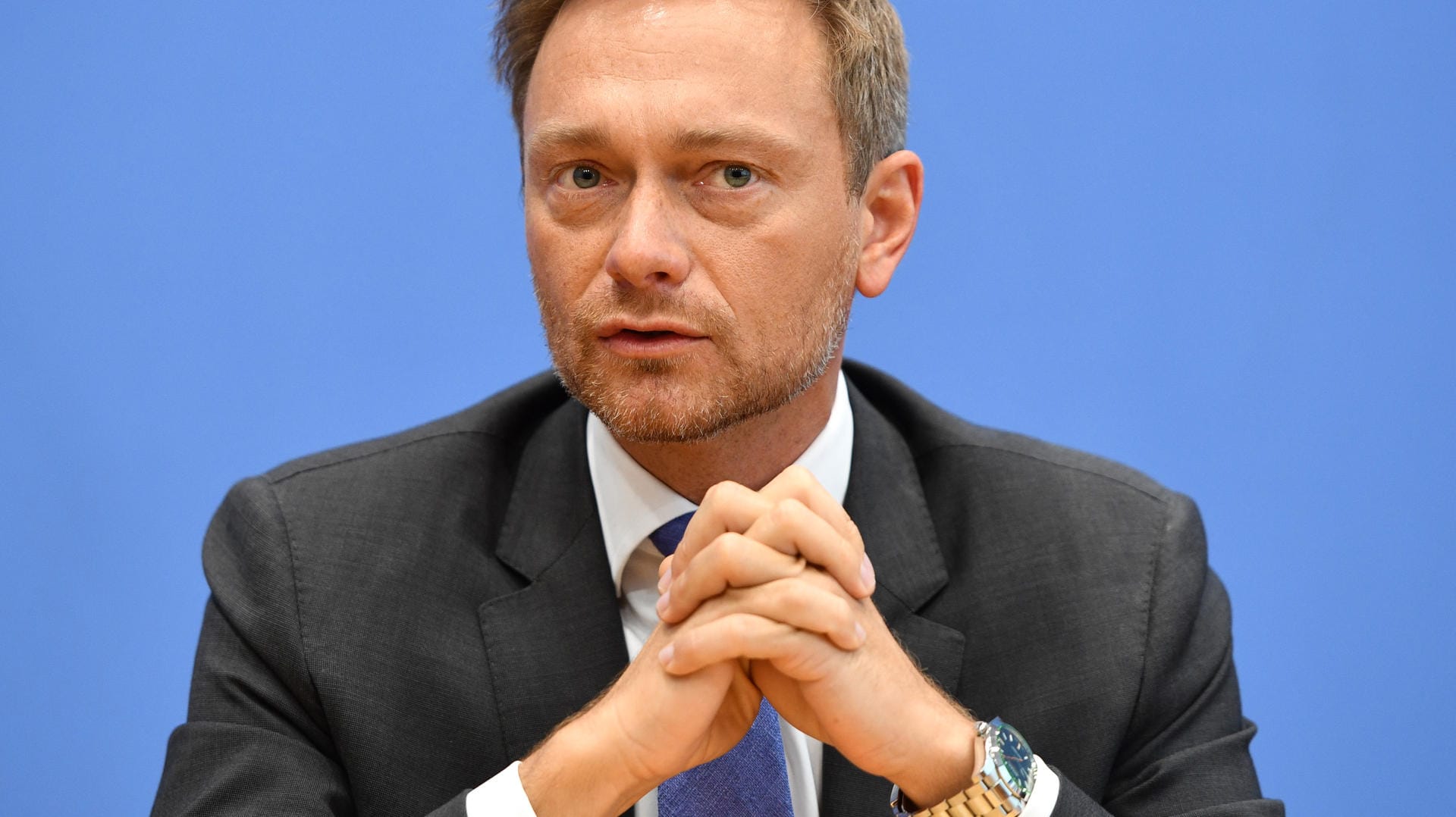 Der FDP-Vorsitzende Christian Lindner hat eine verstärkte Ausrichtung der Zuwanderungspolitik auf deutsche Interessen gefordert. Der FDP-Vorsitzende Christian Lindner hat eine verstärkte Ausrichtung der Zuwanderungspolitik auf deutsche Interessen gefordert.