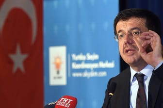 Der türkischen Wirtschaftsminister Nihat Zeybekci darf in Österreich vor seinen Landsleuten nicht auftreten.
