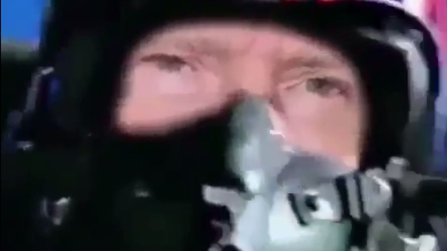 In dem Twitter-Video schießt Donald Trump einen Jet mit dem Logo des Nachrichtensenders CNN ab. In dem Twitter-Video schießt Donald Trump einen Jet mit dem Logo des Nachrichtensenders CNN ab.