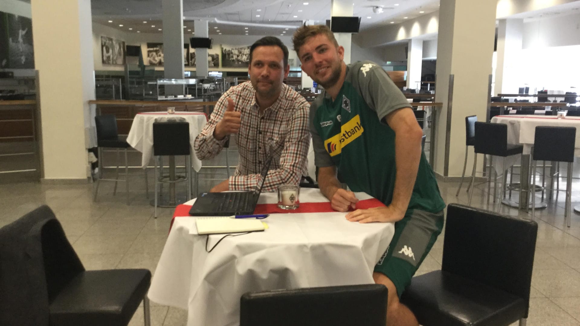 Christoph Kramer mit t-online.de-Reporter Guido Heisterkamp.