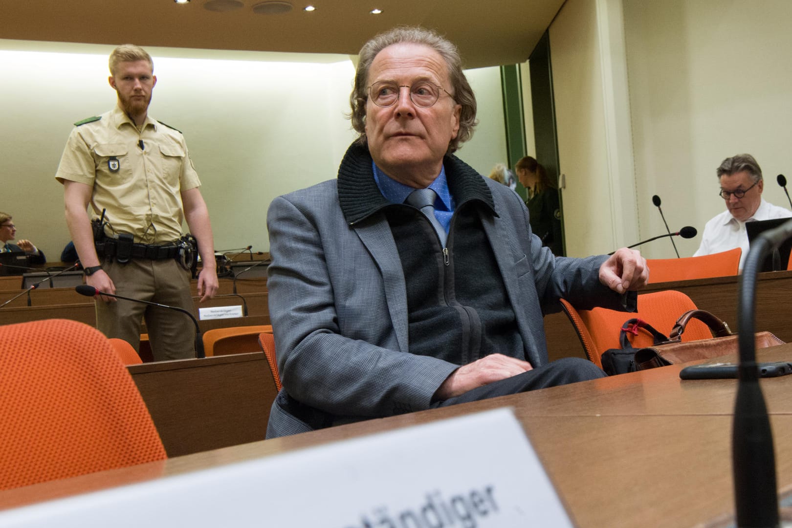 Ist Zschäpe schuldfähig oder nicht? Der Freiburger Psychiater Joachim Bauer darf dieser Frage im NSU-Prozess nicht weiter nachgehen.