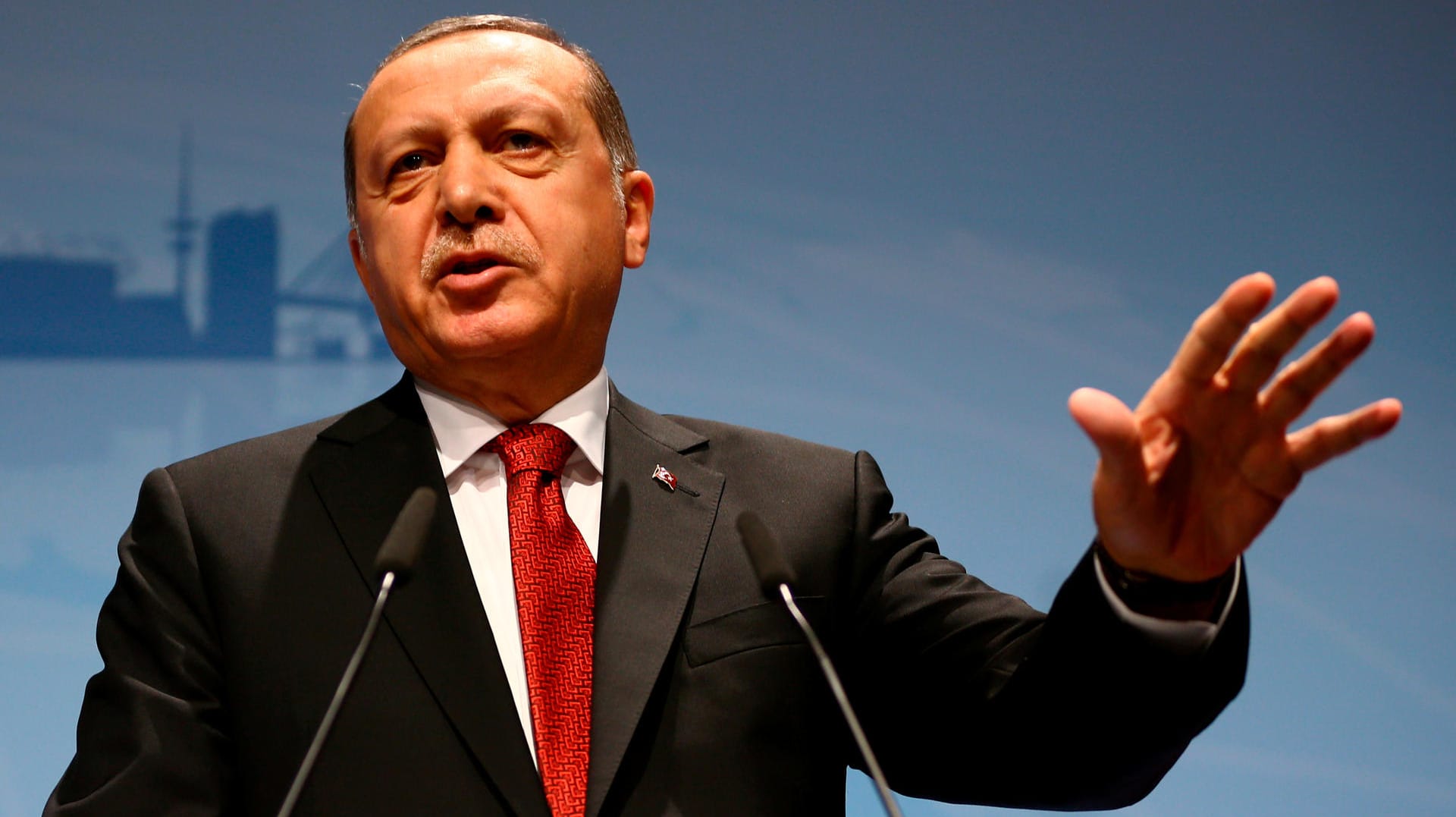 Recep Tayyip Erdogan verbannt Darwins Evolutionstheorie aus den türkischen Schulen. Recep Tayyip Erdogan verbannt Darwins Evolutionstheorie aus den türkischen Schulen.