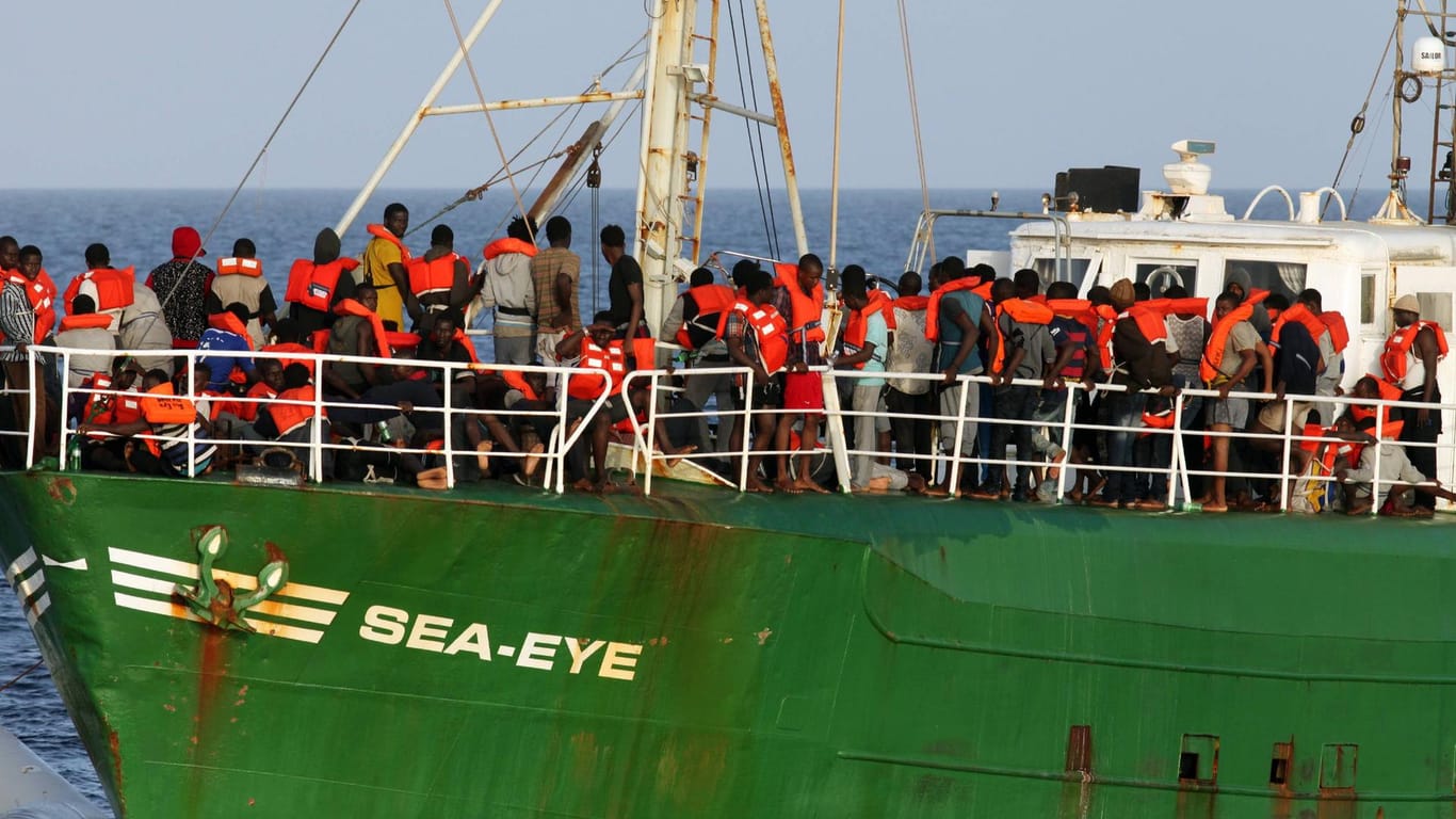 Flüchtlinge an Bord eines Rettungsschiffs.