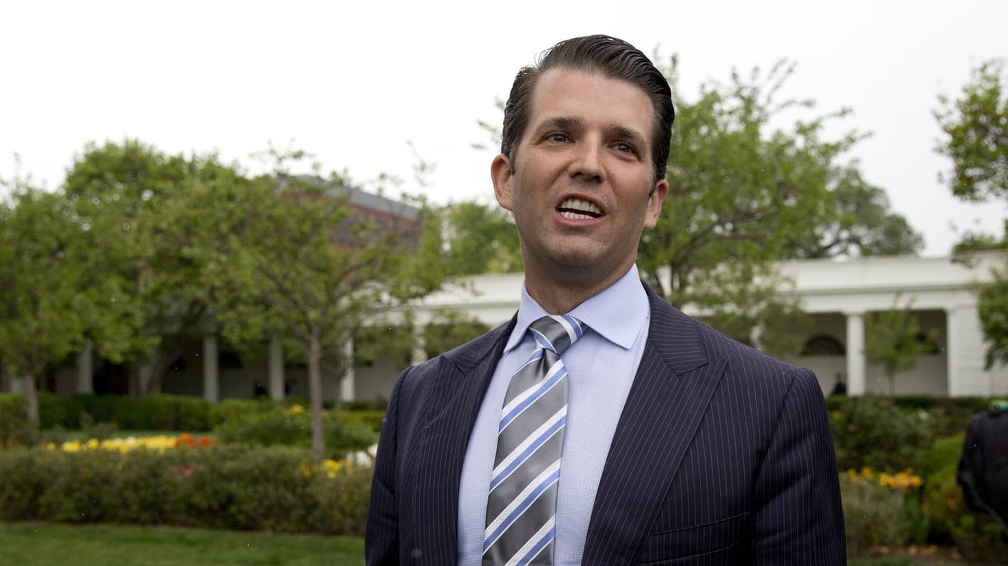 Offenbar hoffte Donald Trump Jr. auf belastenden Informationen über Hillary Clinton aus Russland. Damit gerät der Sohn des US-Präsidenten immer tiefer in den Strudel der Russland-Affäre und zieht seinen Vater gleich mit. Offenbar hoffte Donald Trump Jr. auf belastenden Informationen über Hillary Clinton aus Russland. Damit gerät der Sohn des US-Präsidenten immer tiefer in den Strudel der Russland-Affäre und zieht seinen Vater gleich mit.