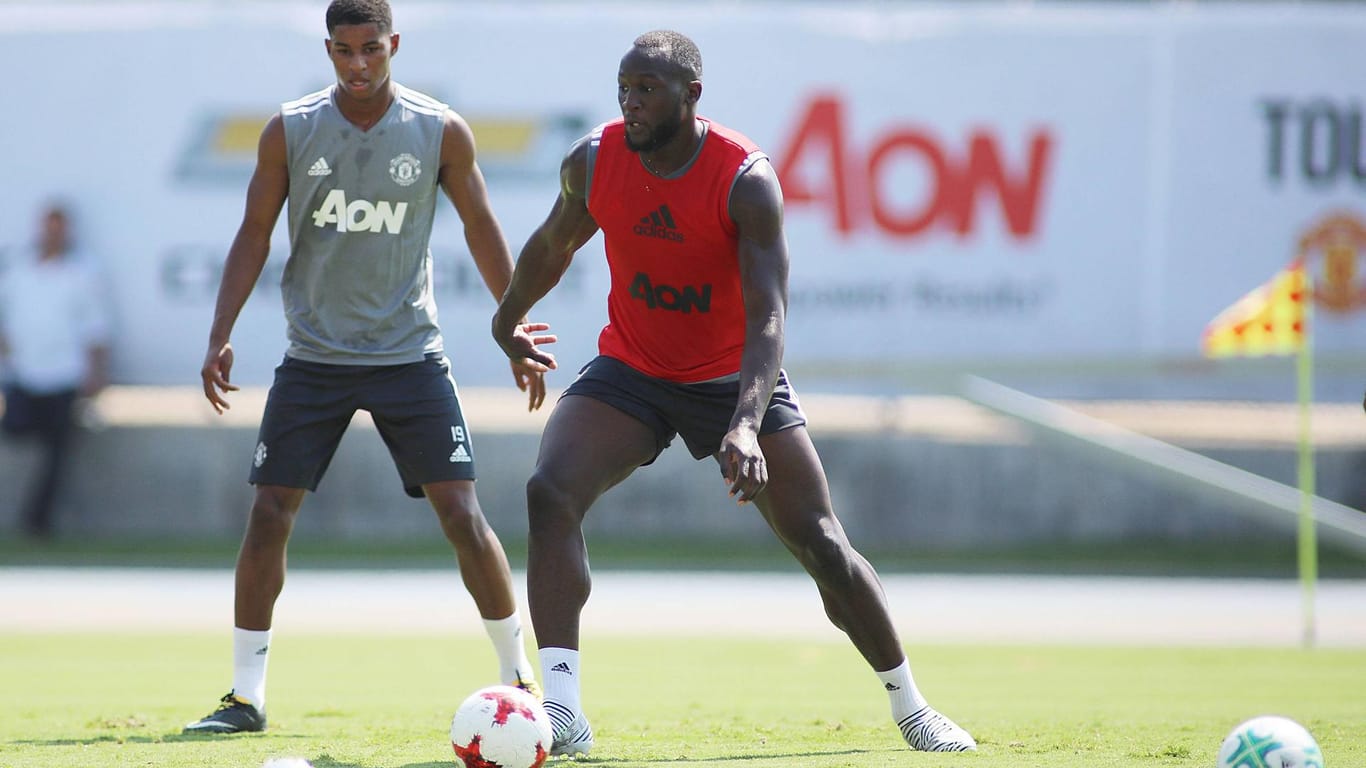 Schnell eingewöhnt: Romelu Lukaku (r.) ist bereits mit Manchester United auf US-Tour.
