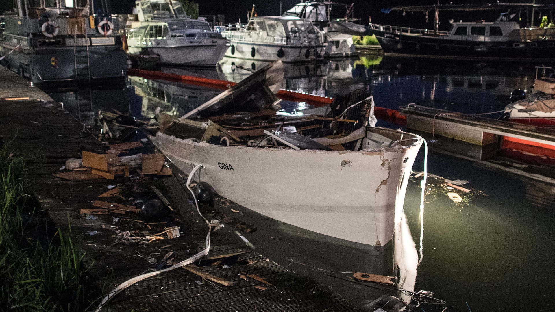 Die Wucht der Explosion auf der Motorjacht "Gina" ließ das Boot mehrere Meter in die Luft fliegen.
