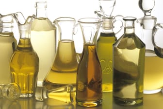 Verschiedene Öle in Karaffen: Welches Öl eignet sich für welche Speisen?