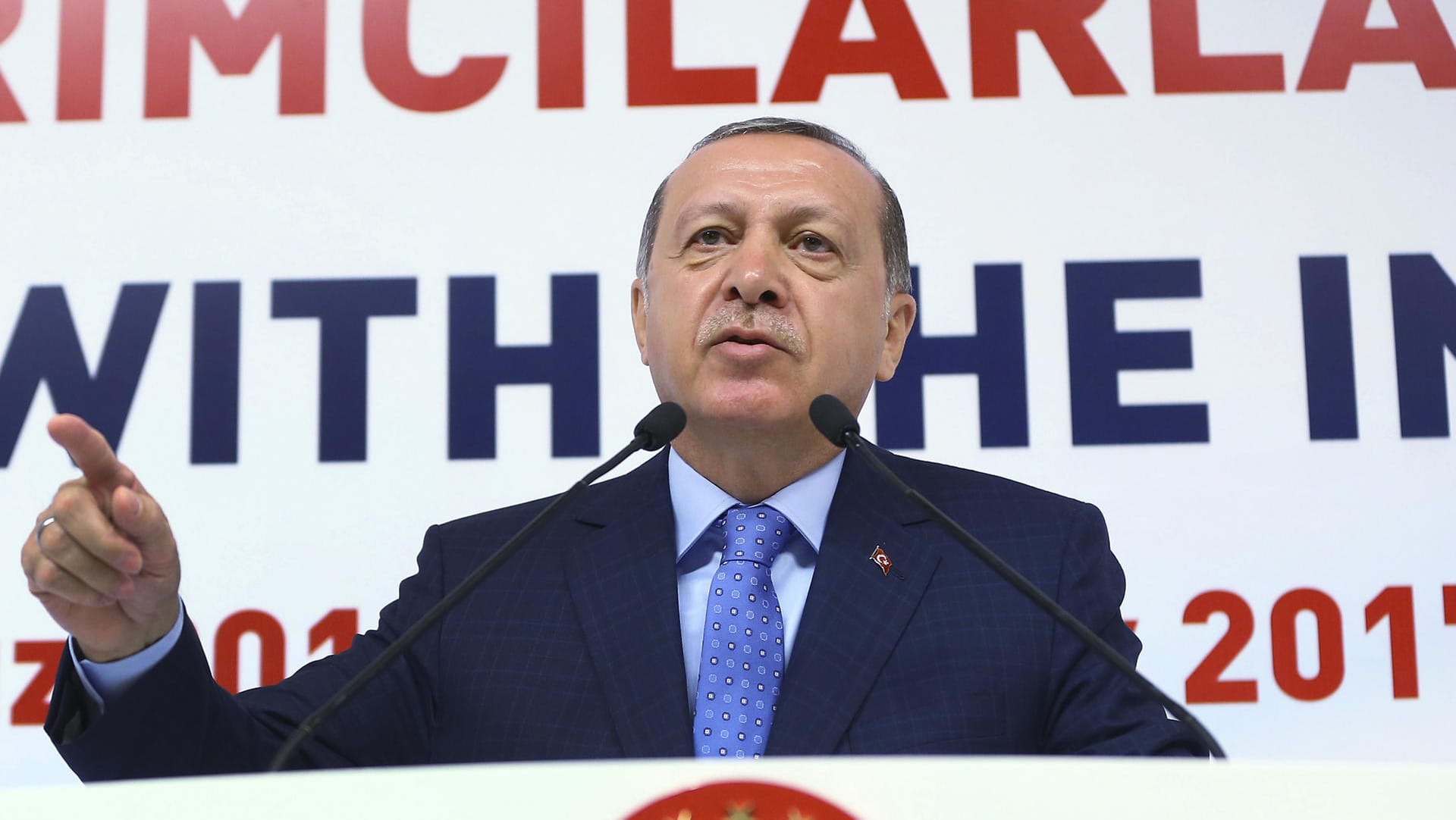 Der türkische Staatspräsident Recep Tayyip Erdogan spricht in Ankara vor Vertretern ausländischer Investoren. Der türkische Staatspräsident Recep Tayyip Erdogan spricht in Ankara vor Vertretern ausländischer Investoren.