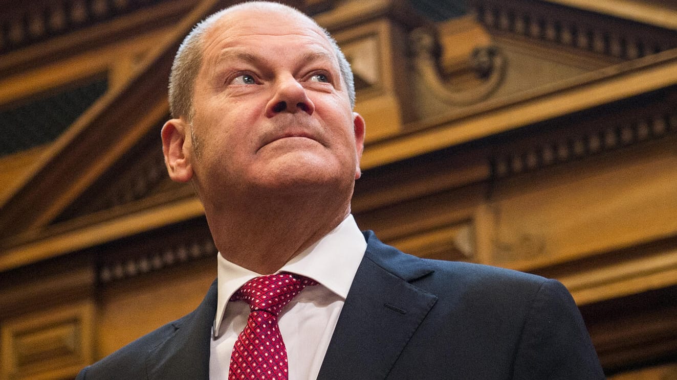 Hamburgs Erster Bürgermeister Olaf Scholz (SPD) nimmt an einer Sitzung der Hamburgischen Bürgerschaft im Rathaus teil. Hamburgs Erster Bürgermeister Olaf Scholz (SPD) nimmt an einer Sitzung der Hamburgischen Bürgerschaft im Rathaus teil.