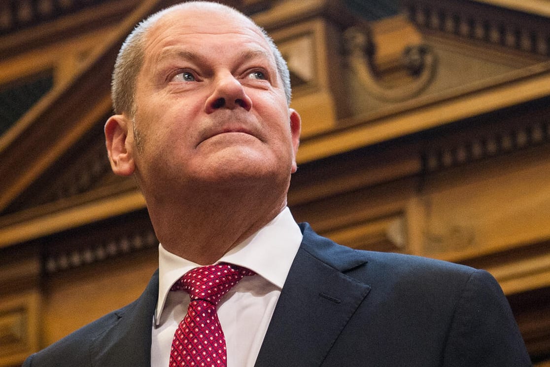 Hamburgs Erster Bürgermeister Olaf Scholz (SPD) nimmt an einer Sitzung der Hamburgischen Bürgerschaft im Rathaus teil.
