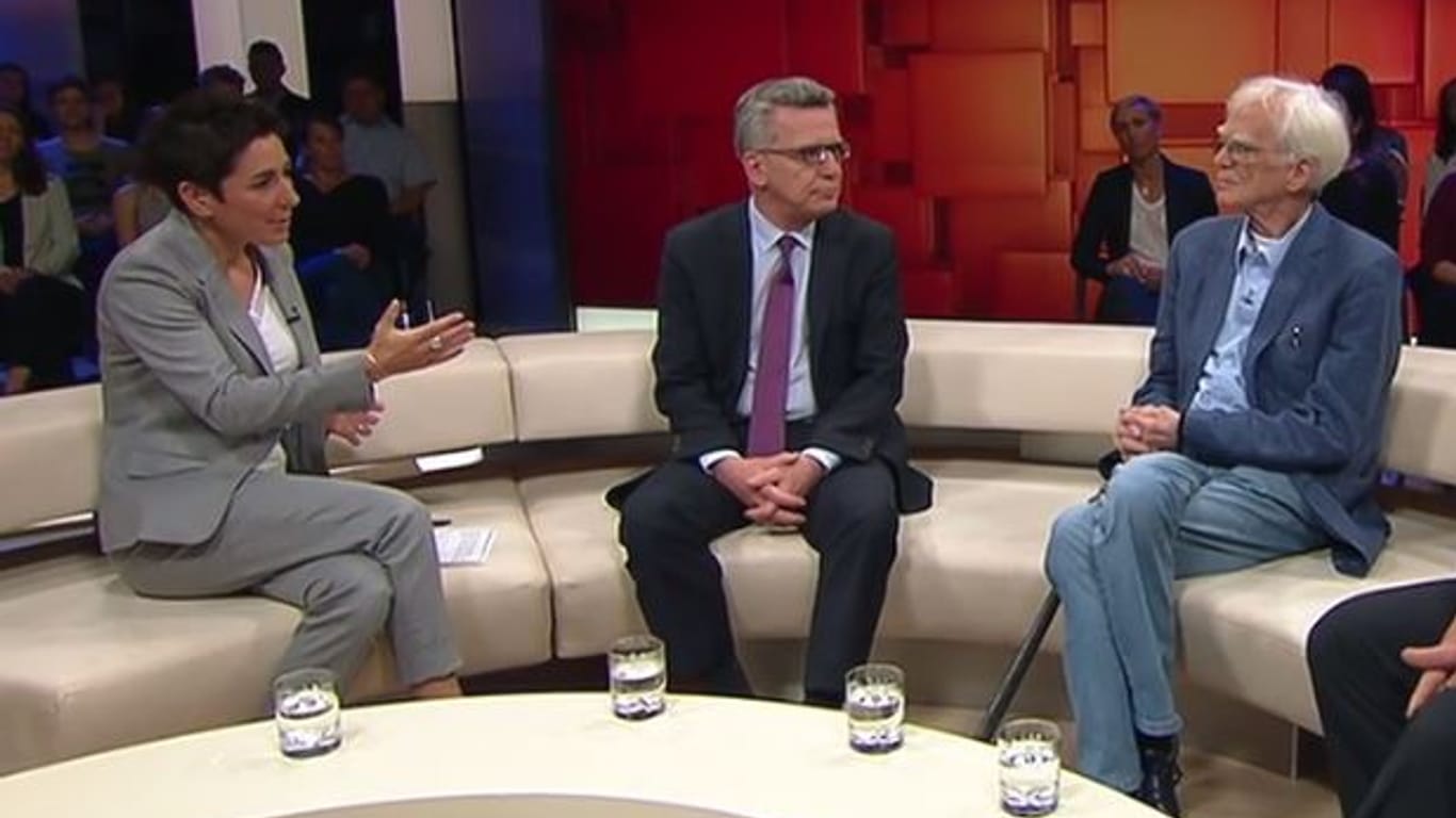 Hayali mit de Maizière und Ströbele (von links). Zwischen dem Innenminister und dem Grünen krachte es ordentlich.
