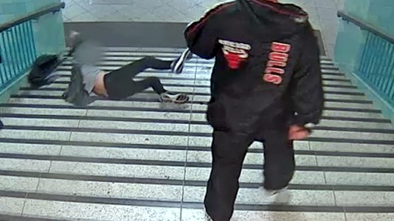 Mutmaßlicher Täter mit dem 38-jährigen Opfer der Treppenattacke Mutmaßlicher Täter mit dem 38-jährigen Opfer der Treppenattacke