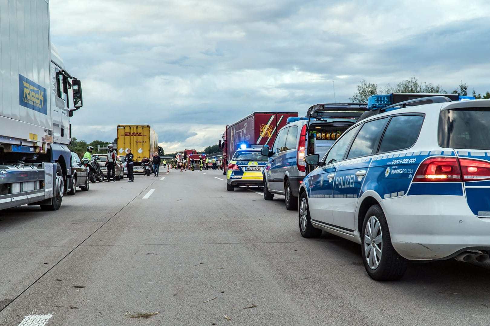 Nach Pöbeleien gegen Rettungskräfte bei einem tödlichen Unfall auf der Autobahn 5 bei Achern fordert die Polizei Konsequenzen.