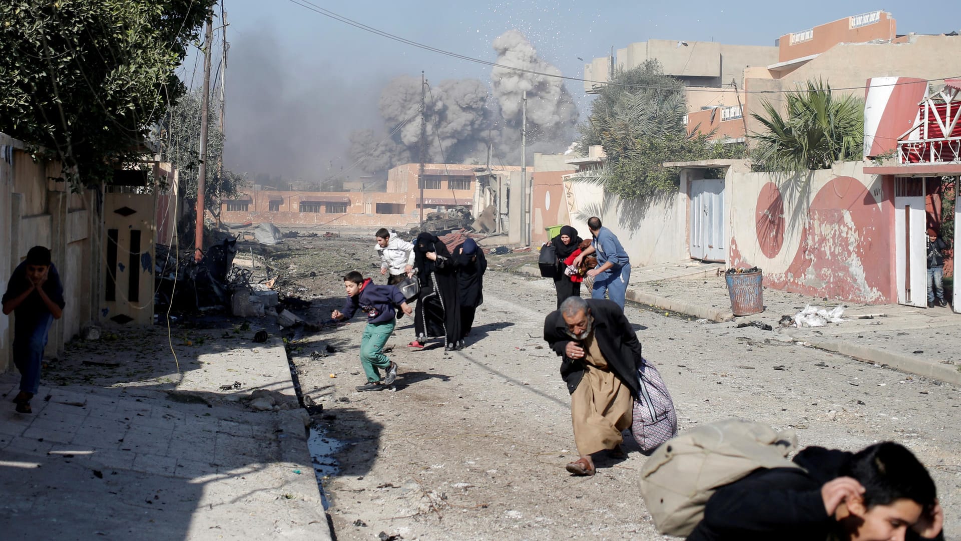 Noch immer gibt es Gefechte in der zweitgrößten Stadt des Iraks. Einige IS-Kämpfer haben sich verschanzt und liefern sich weiterhin Kämpfe mit irakischen Truppen.